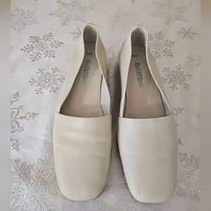 Soft Moc Leather Cream Flats Slip-On Style Loafers SZ 6.5M